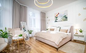 Spacious 2Br Apartment - 90M2 - Parking - 4Min Colonnade